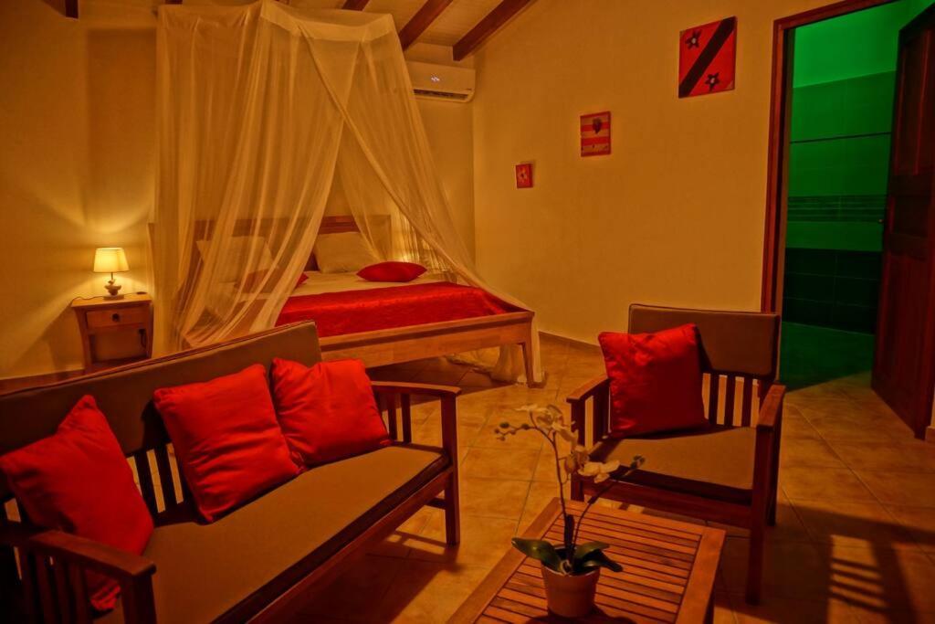 TI COIN RELAX bungalow vue mer piscine privée Saint-Francois  Exterior foto